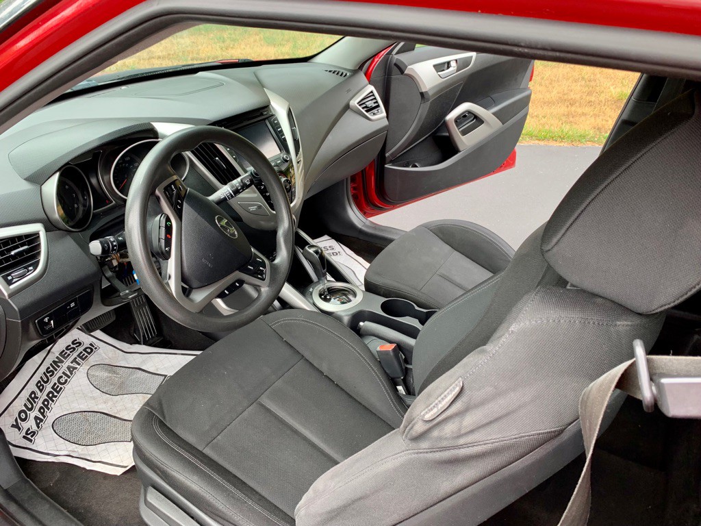2015 Hyundai Veloster Image 12