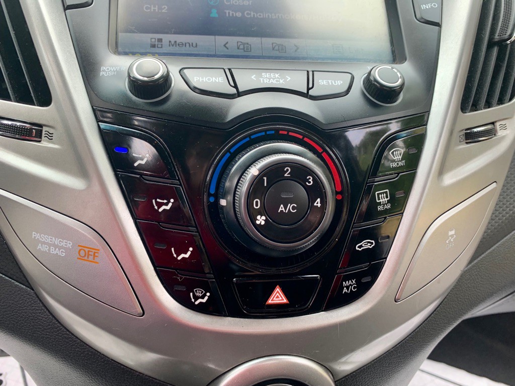 2015 Hyundai Veloster Image 14