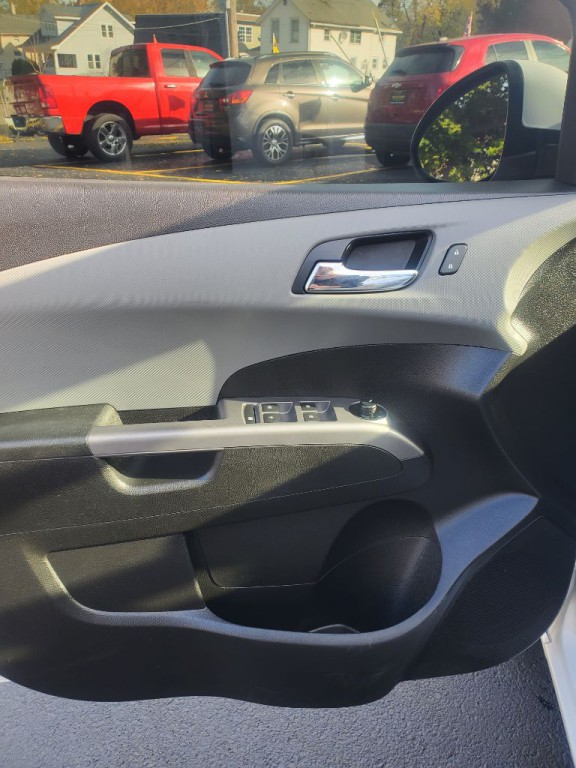 2019 Chevrolet Sonic Image 6