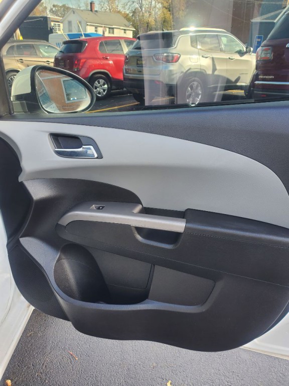 2019 Chevrolet Sonic Image 12