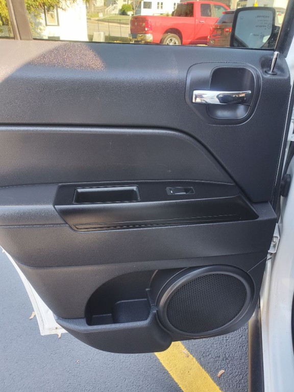 2017 Jeep Patriot Image 9