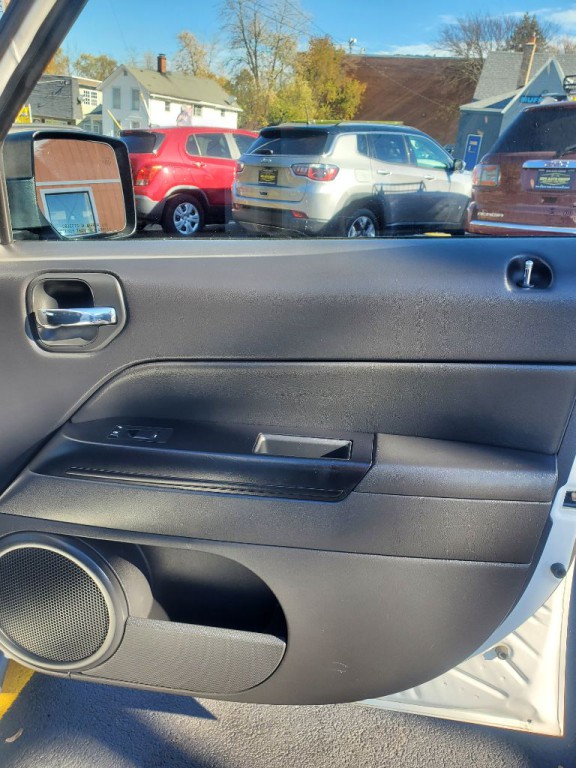 2017 Jeep Patriot Image 13