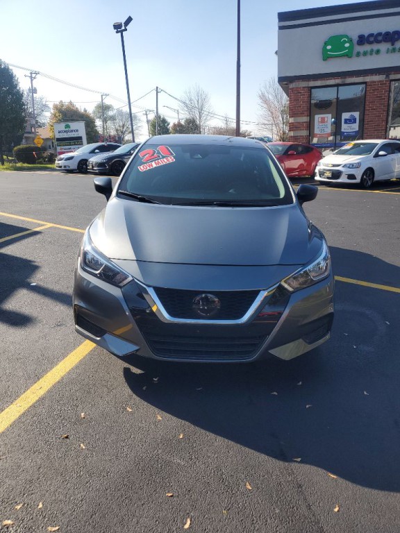 2021 Nissan Versa Image 2