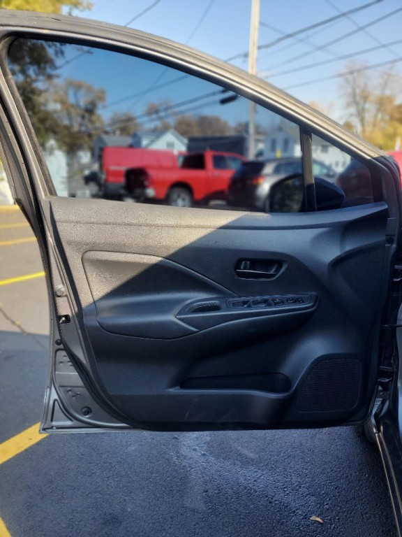 2021 Nissan Versa Image 7