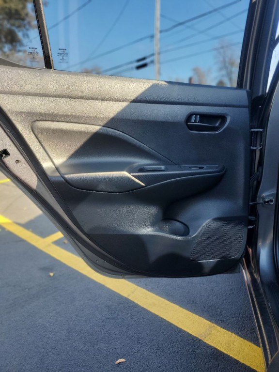 2021 Nissan Versa Image 9