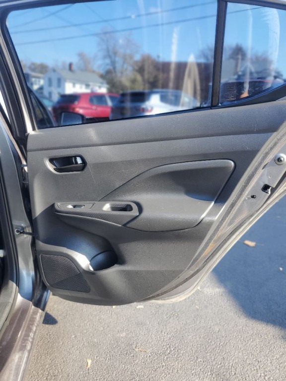 2021 Nissan Versa Image 11