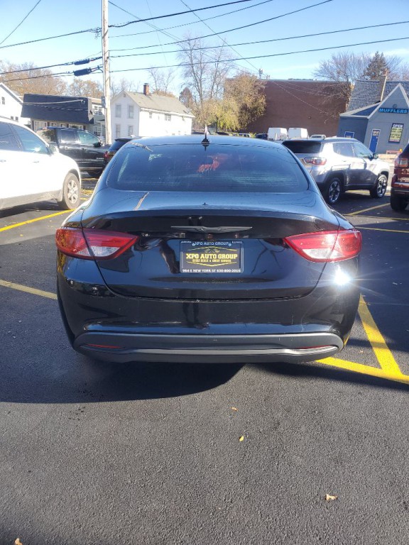 2016 Chrysler 200 Image 4