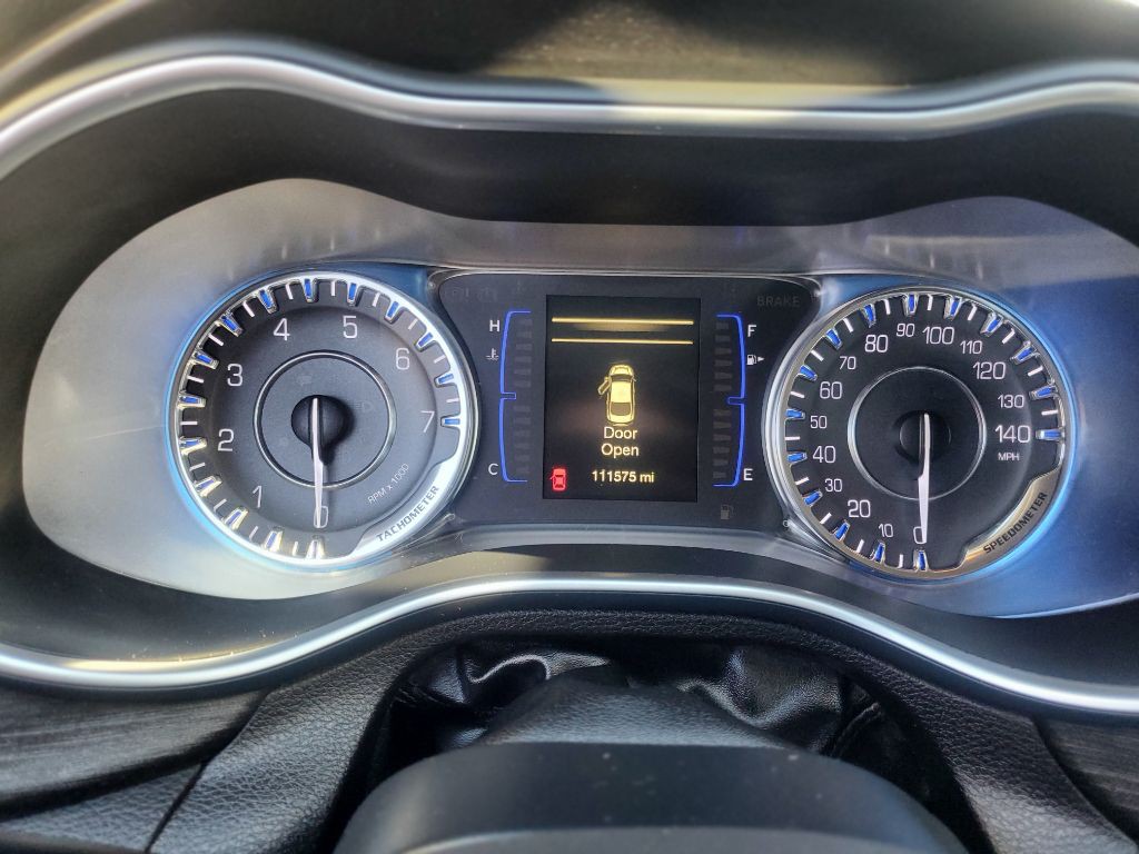 2016 Chrysler 200 Image 15