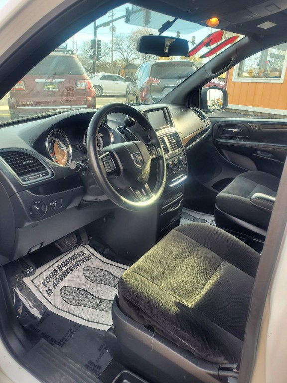 2017 Dodge Grand Caravan Image 5