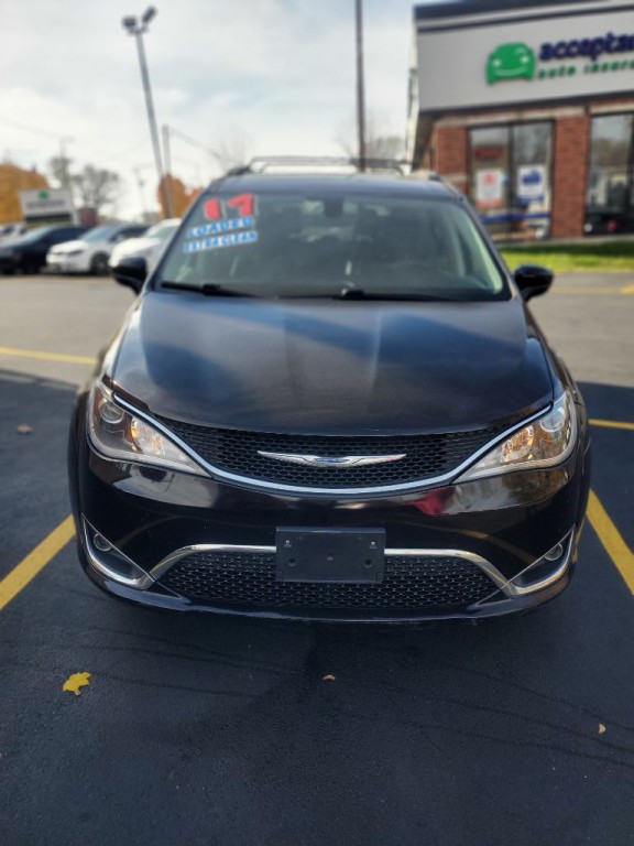 2017 Chrysler Pacifica Image 2