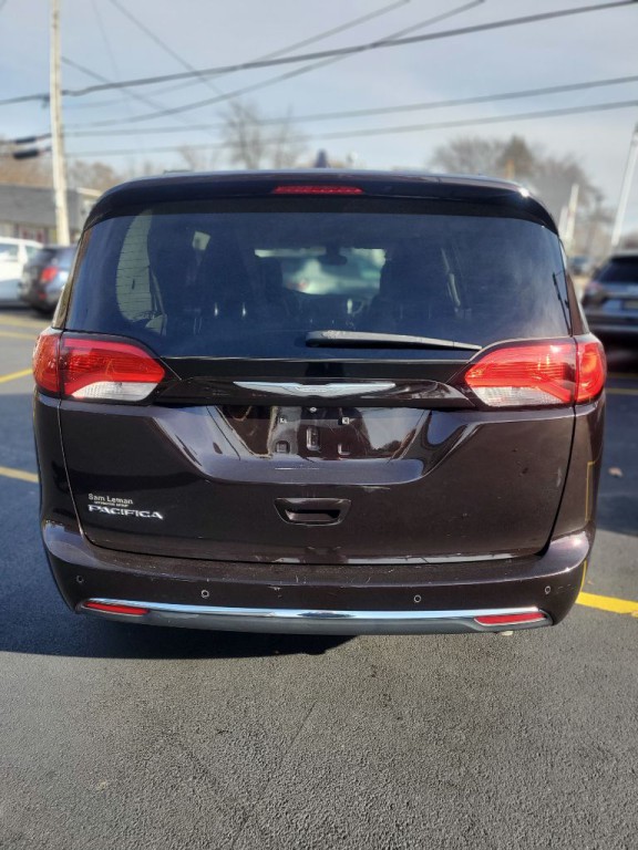 2017 Chrysler Pacifica Image 4