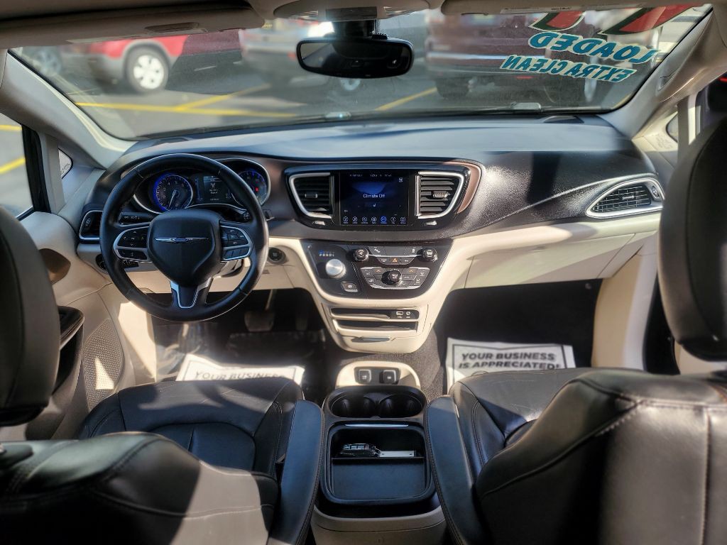 2017 Chrysler Pacifica Image 12