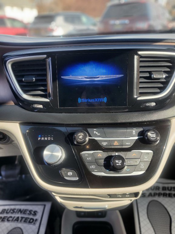 2017 Chrysler Pacifica Image 15