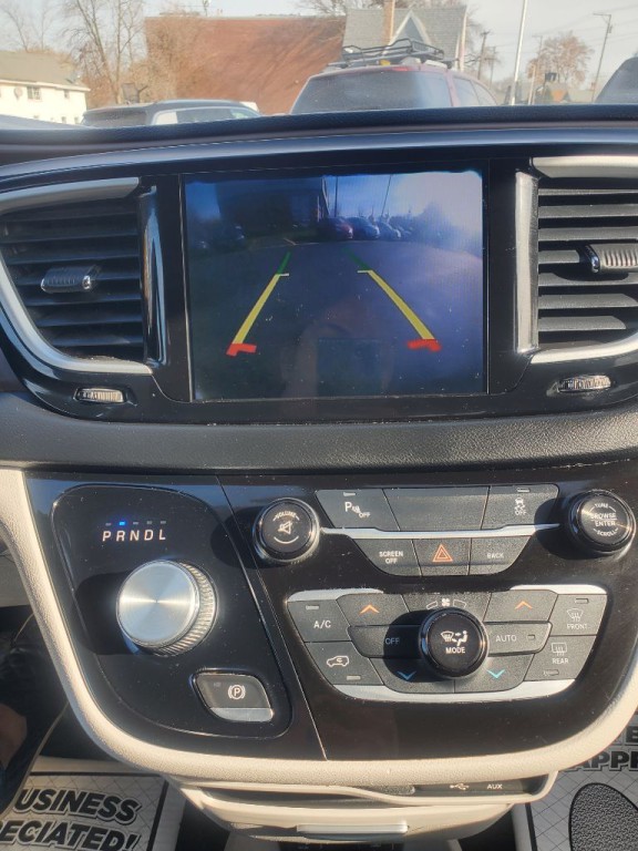 2017 Chrysler Pacifica Image 16