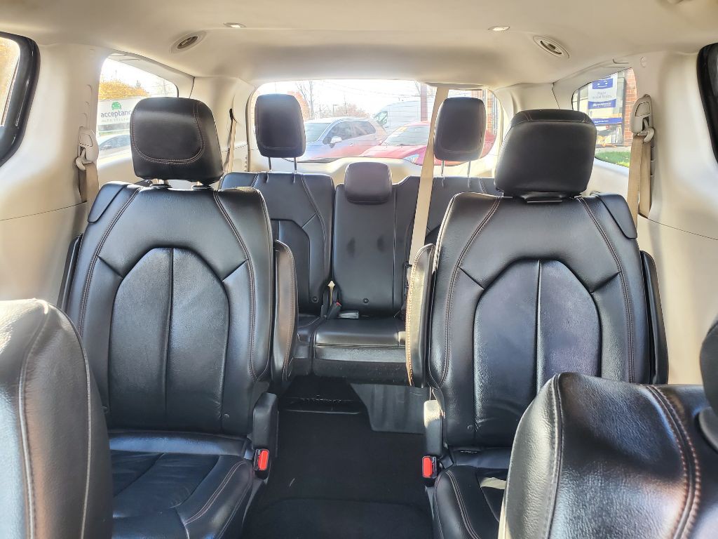 2017 Chrysler Pacifica Image 20