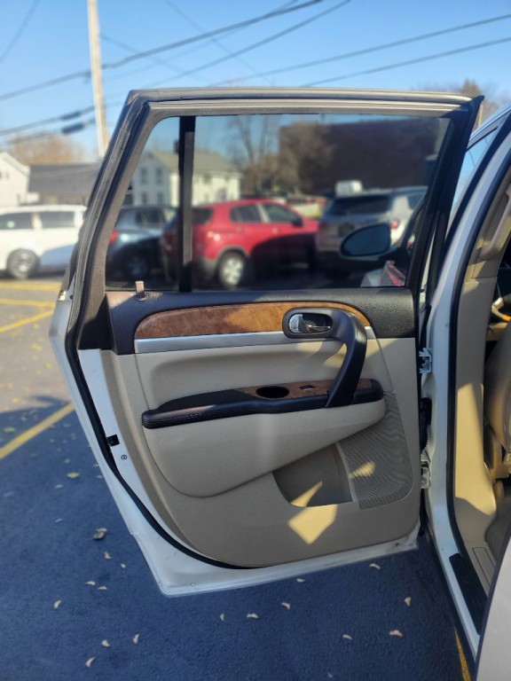 2010 Buick Enclave Image 8