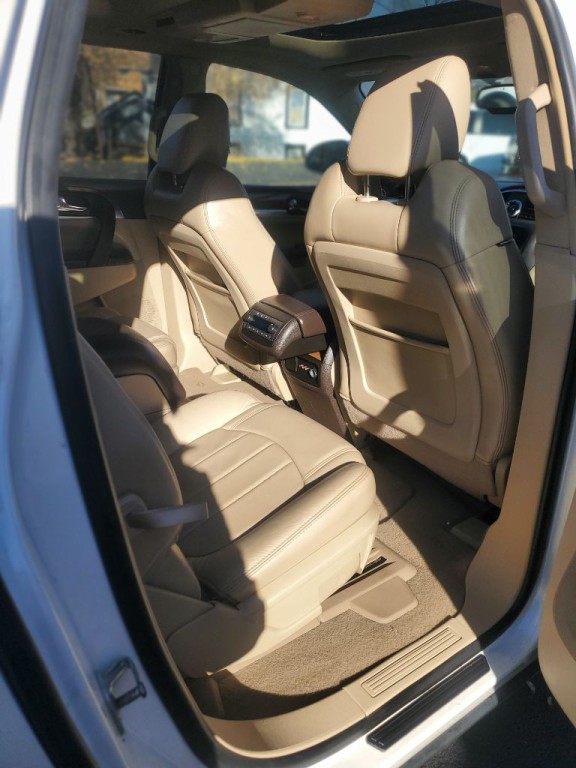 2010 Buick Enclave Image 9