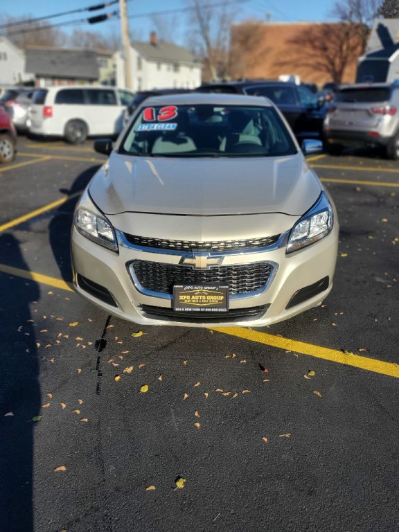 2013 Chevrolet Malibu Image 2