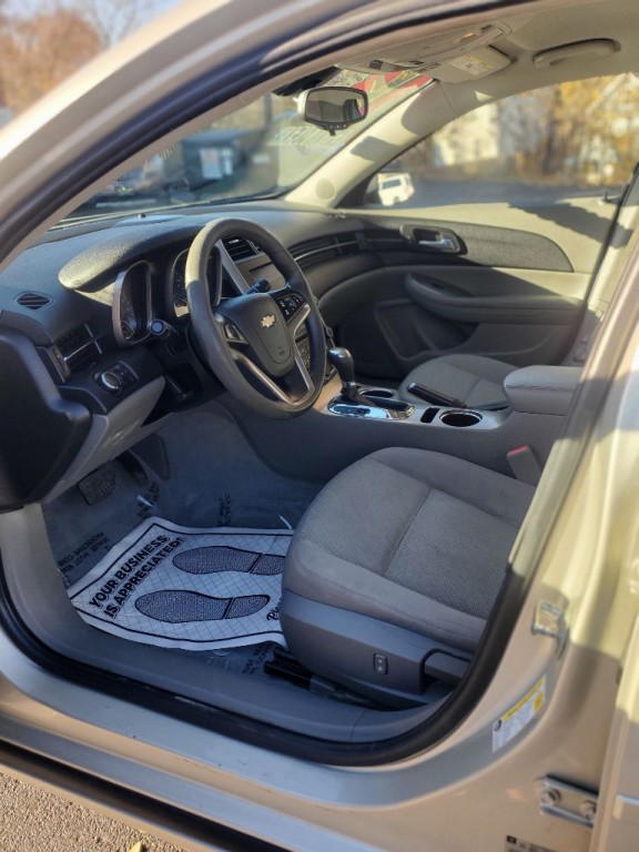 2013 Chevrolet Malibu Image 4