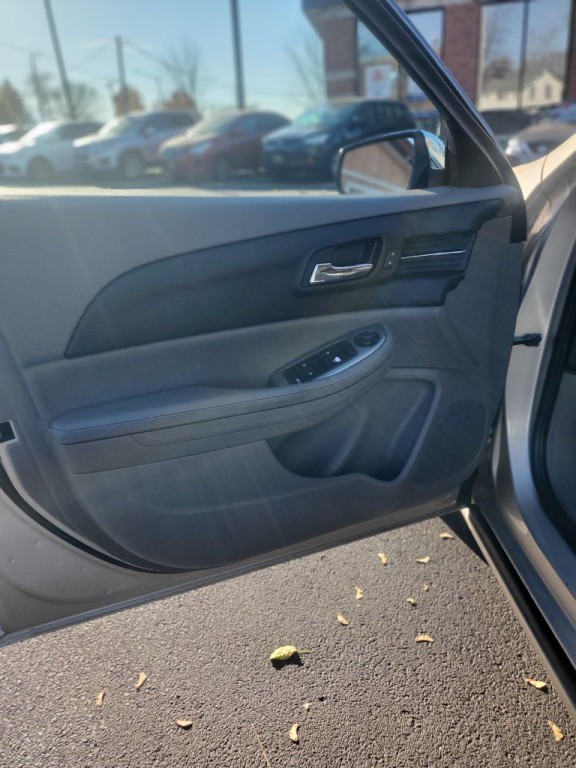 2013 Chevrolet Malibu Image 5