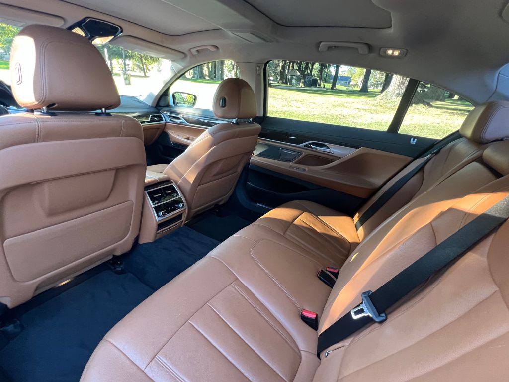 2019 BMW 7 Series Image 17