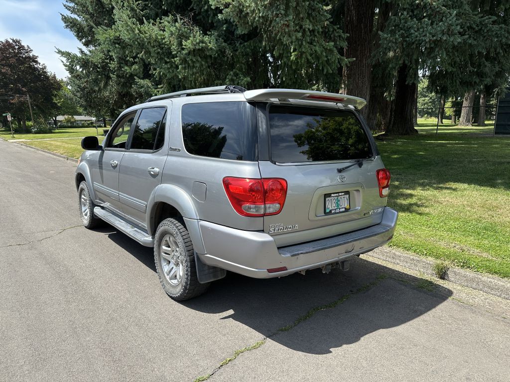 2005 Toyota Sequoia Image 2