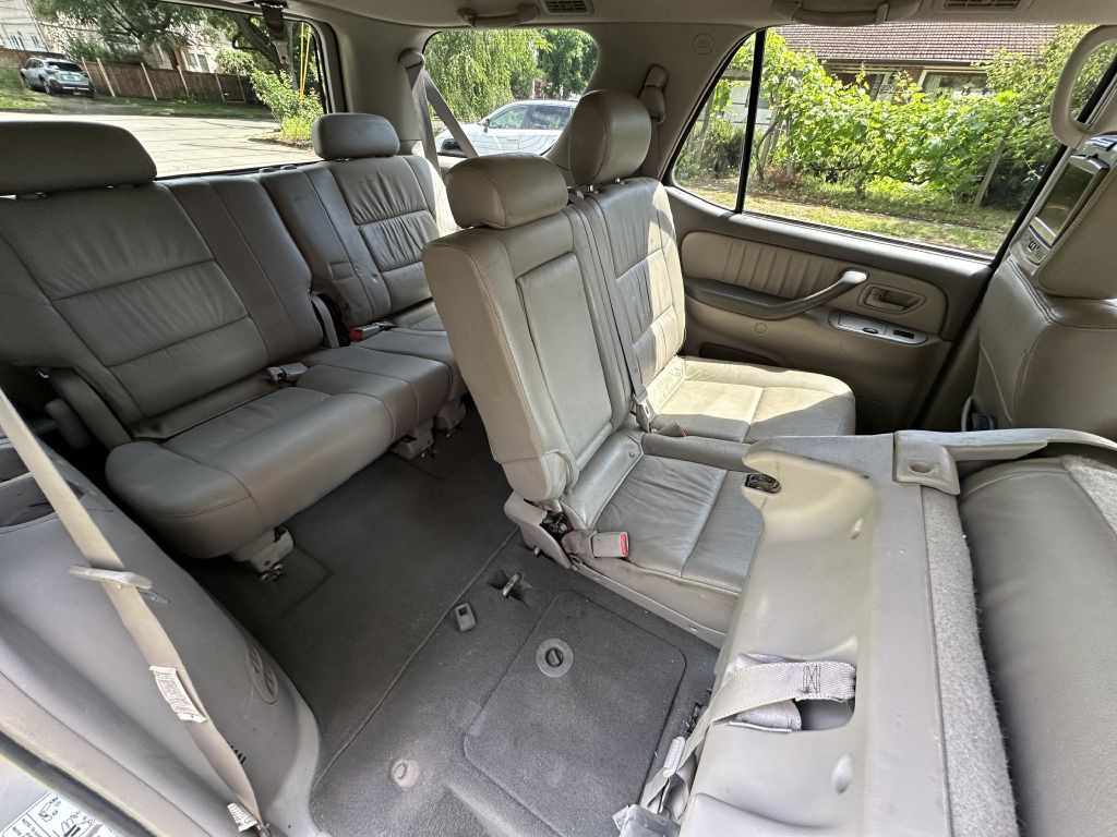 2005 Toyota Sequoia Image 9