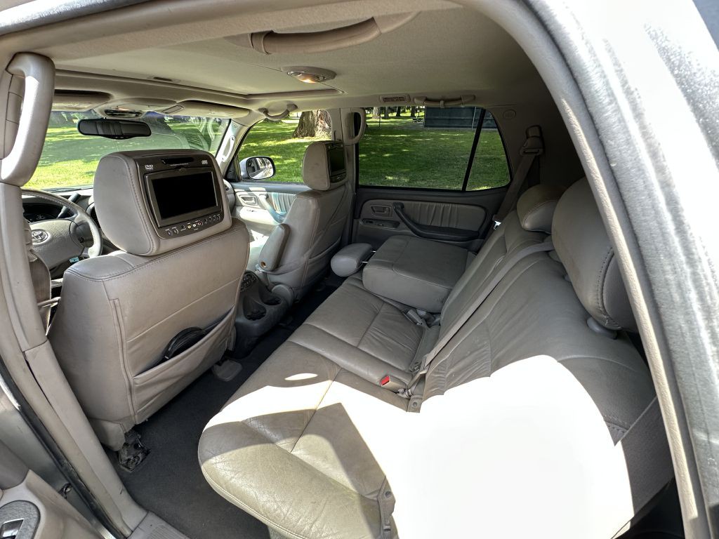 2005 Toyota Sequoia Image 11