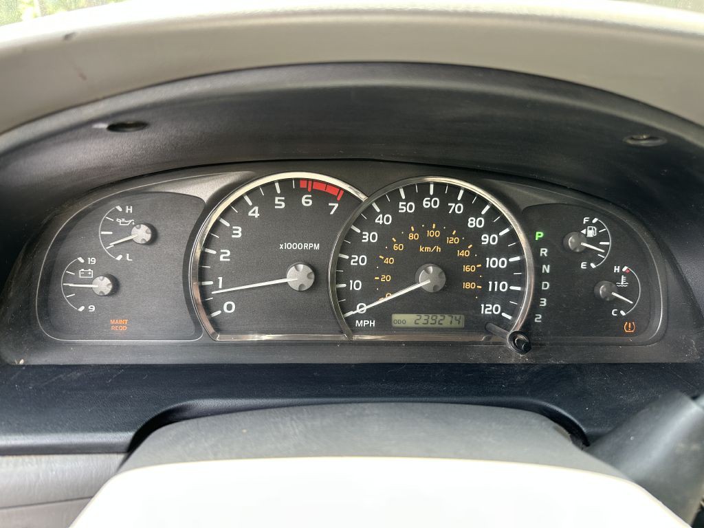 2005 Toyota Sequoia Image 15