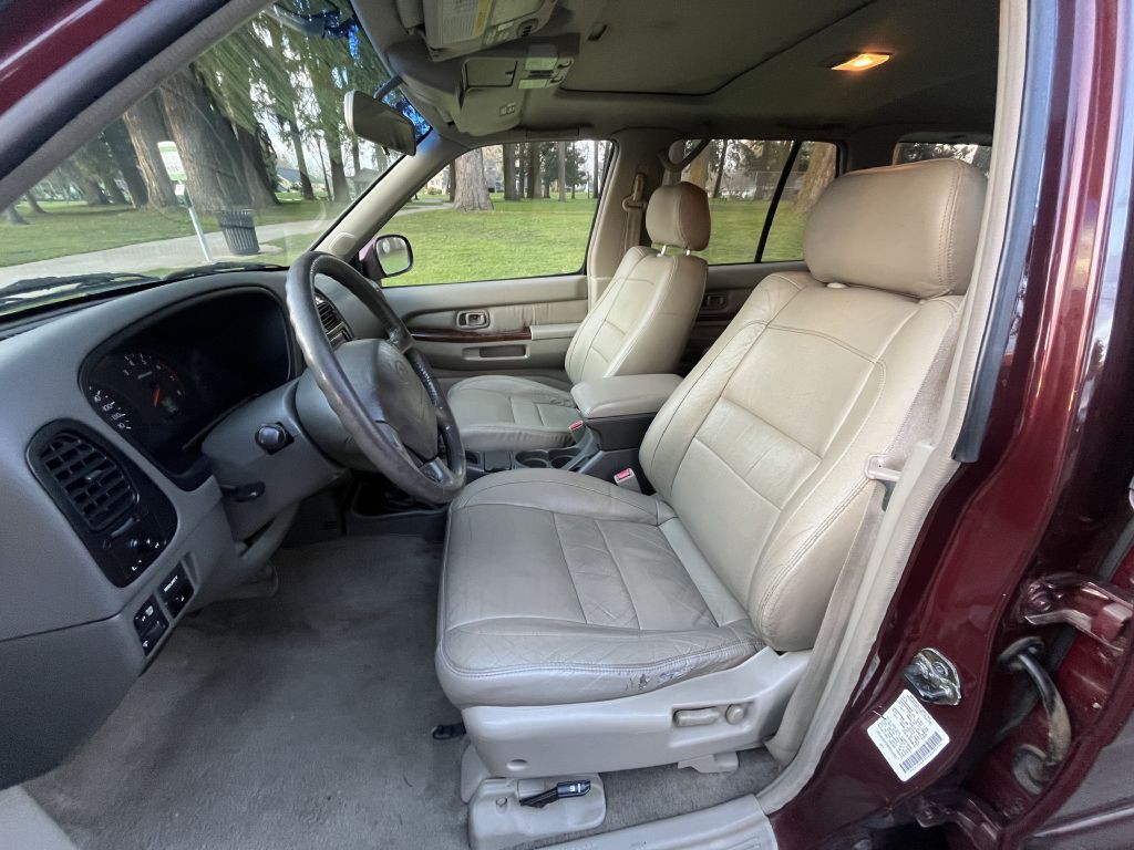 1999 INFINITI QX4 Image 9