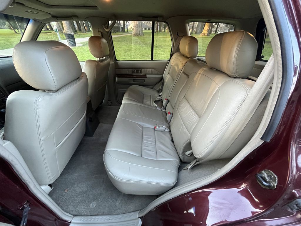 1999 INFINITI QX4 Image 10