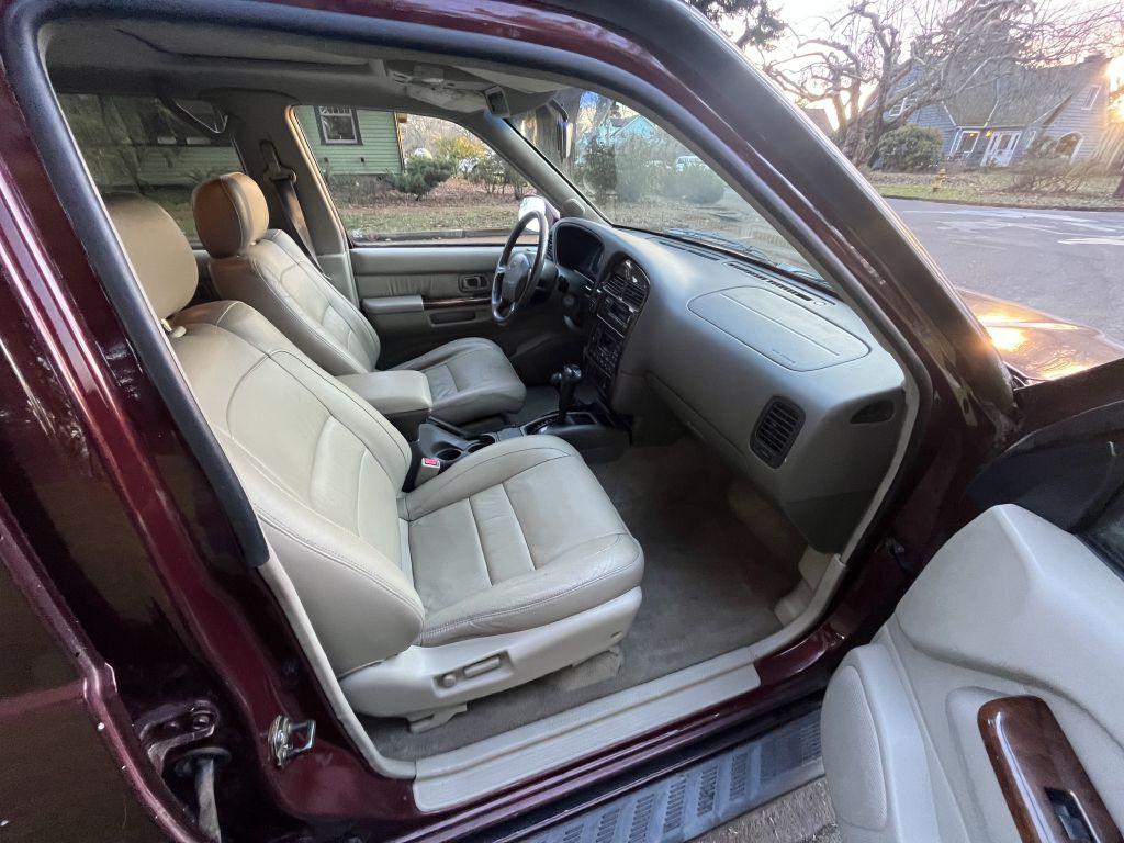 1999 INFINITI QX4 Image 12