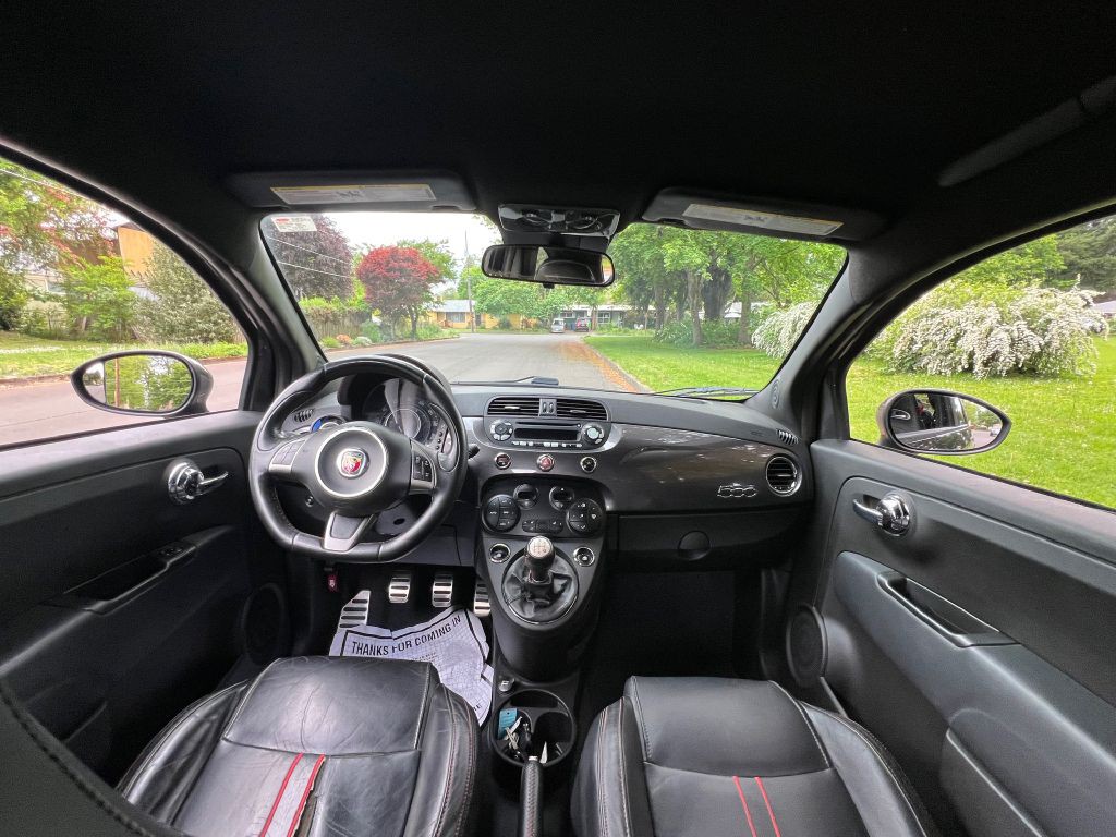 2014 FIAT 500 Image 9