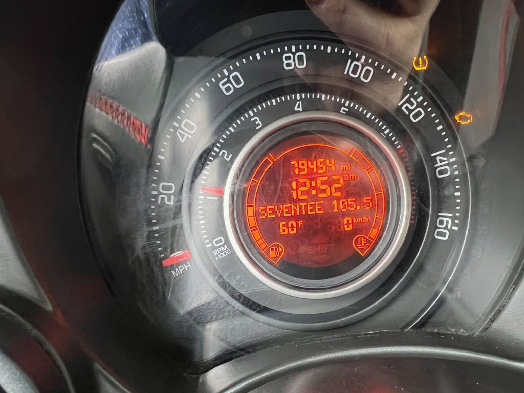 2014 FIAT 500 Image 18