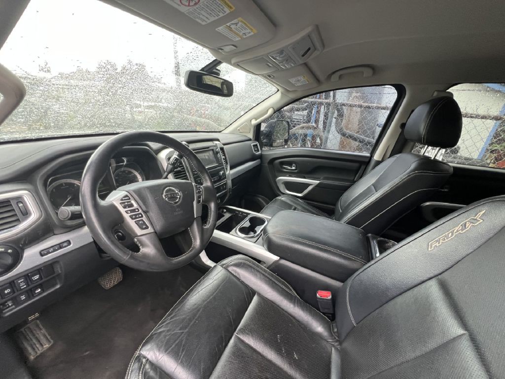2017 Nissan Titan Image 3