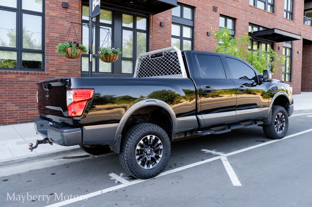 2017 Nissan Titan Image 2