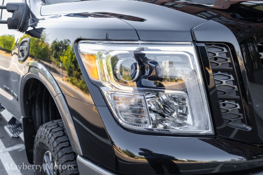 2017 Nissan Titan Image 5