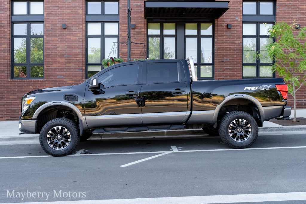2017 Nissan Titan Image 6