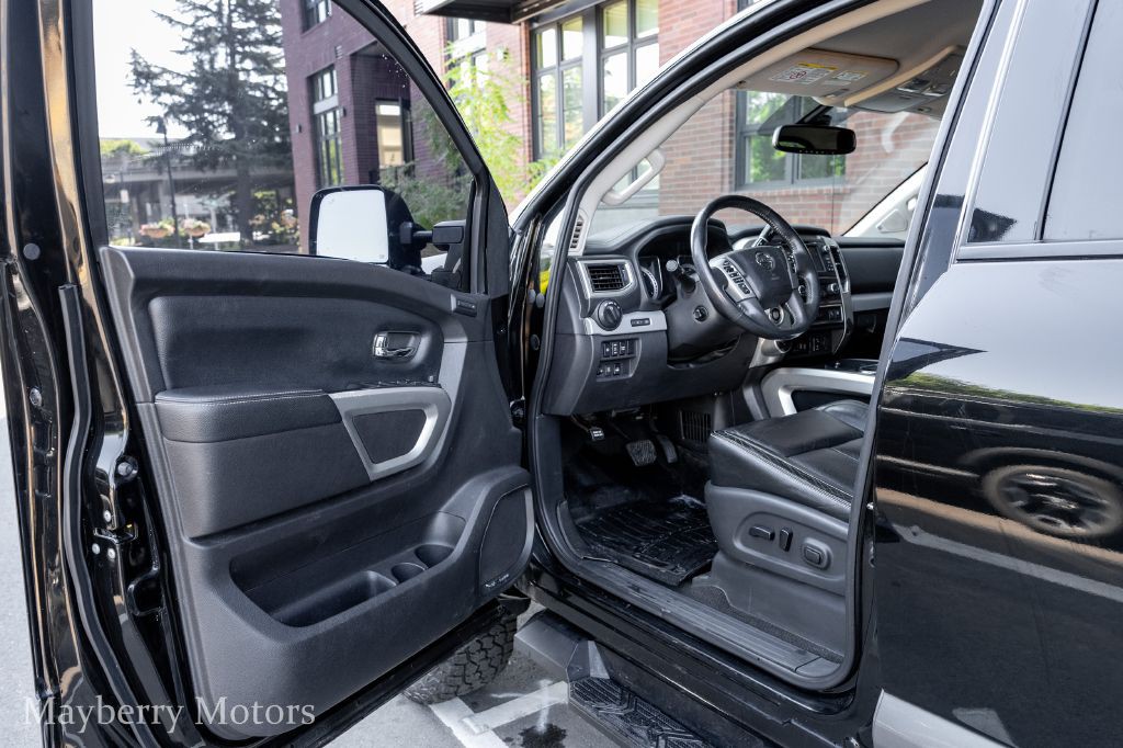 2017 Nissan Titan Image 8