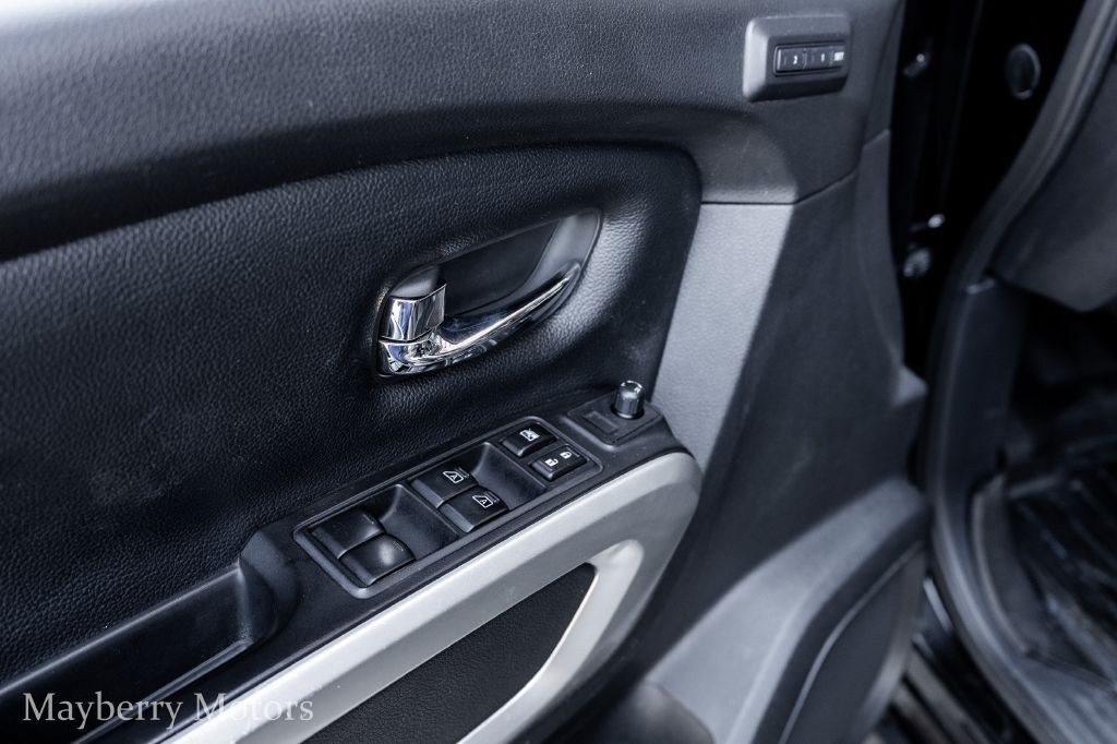 2017 Nissan Titan Image 9