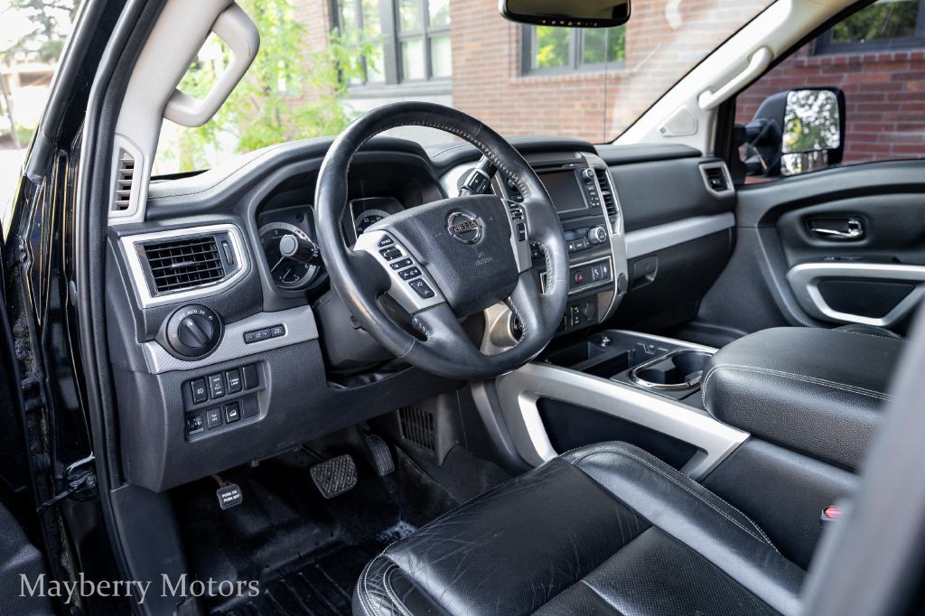 2017 Nissan Titan Image 10