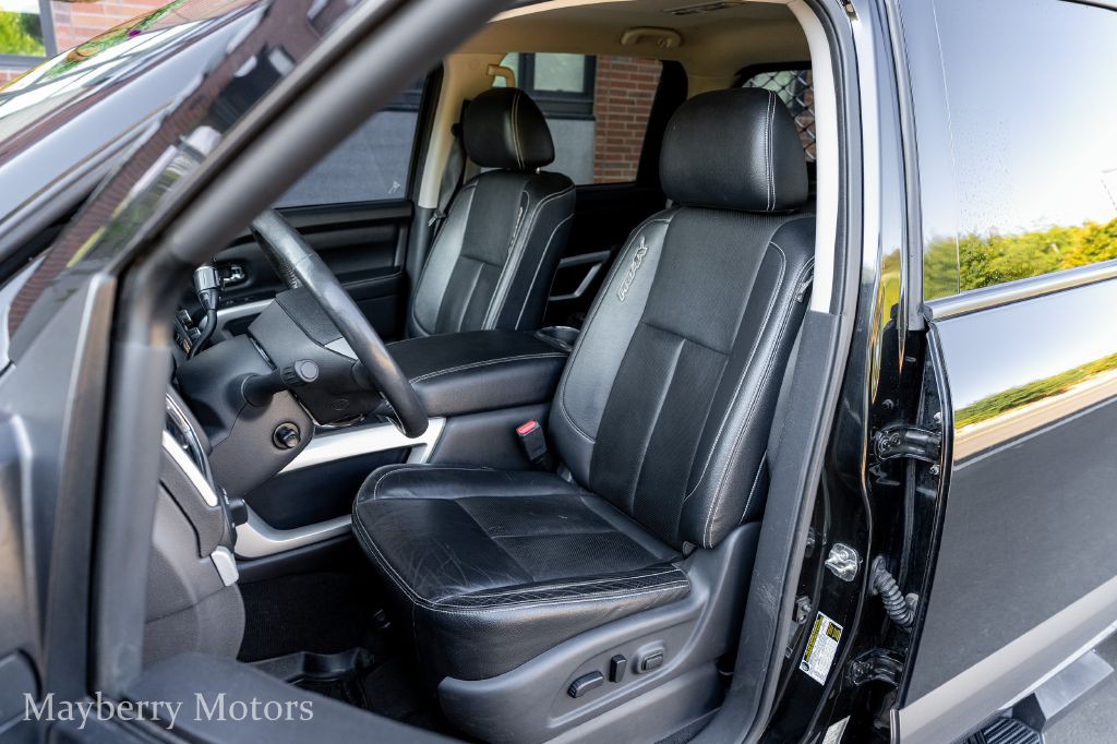 2017 Nissan Titan Image 12
