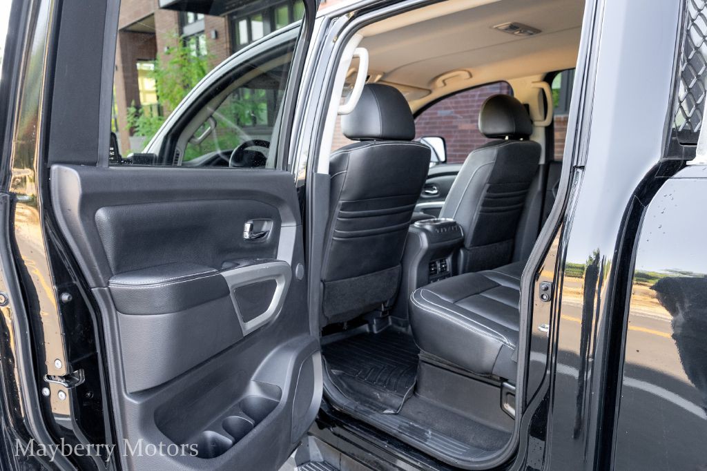 2017 Nissan Titan Image 13