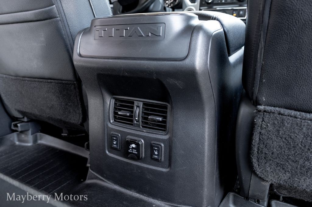 2017 Nissan Titan Image 16