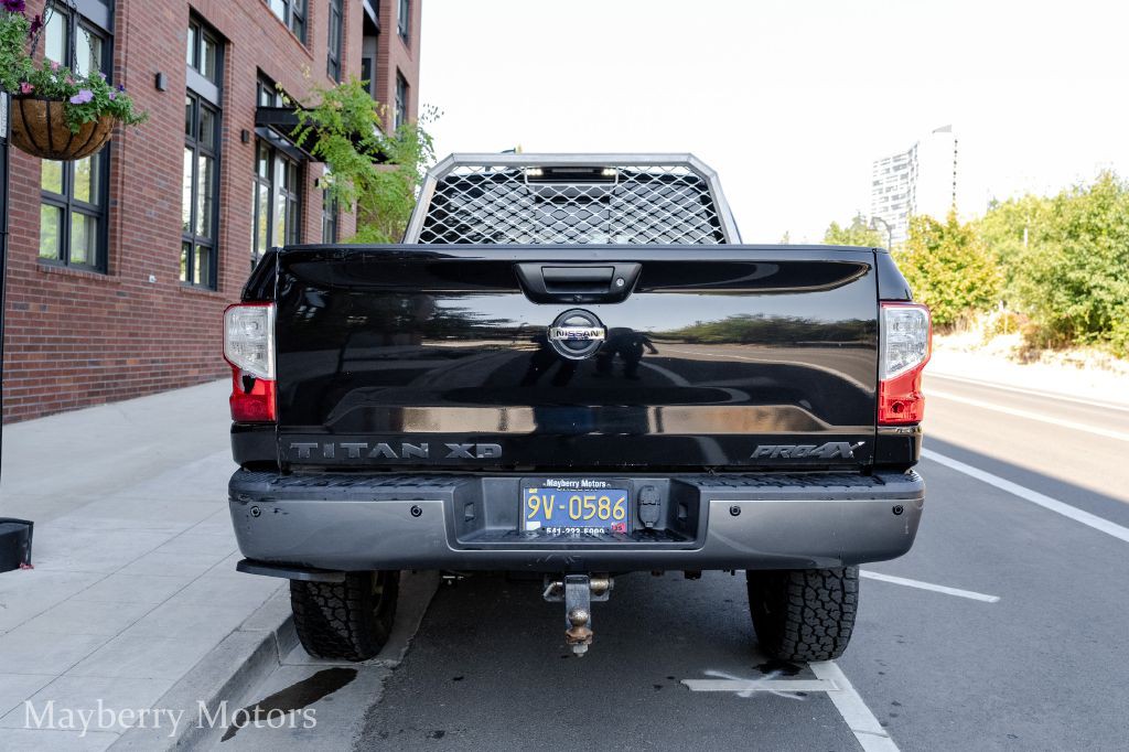 2017 Nissan Titan Image 17