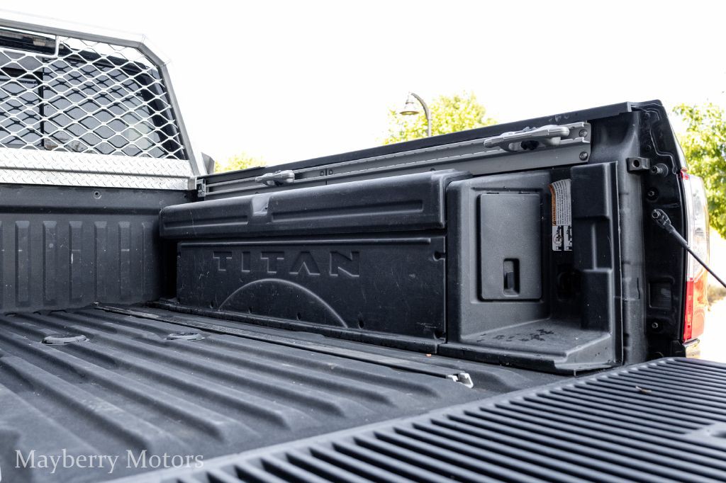 2017 Nissan Titan Image 18