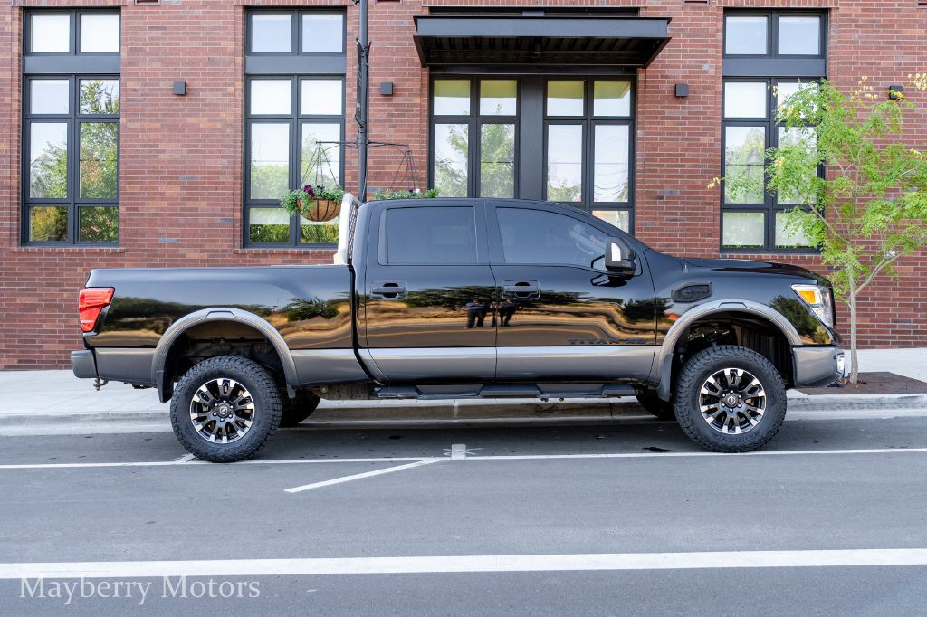 2017 Nissan Titan Image 20