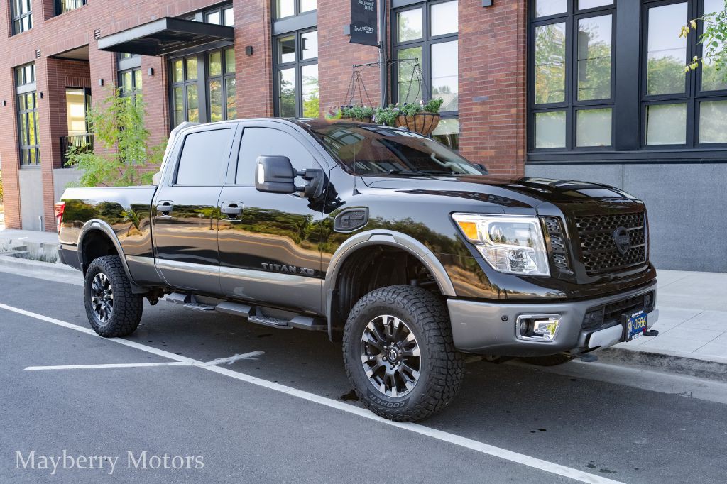 2017 Nissan Titan Image 21