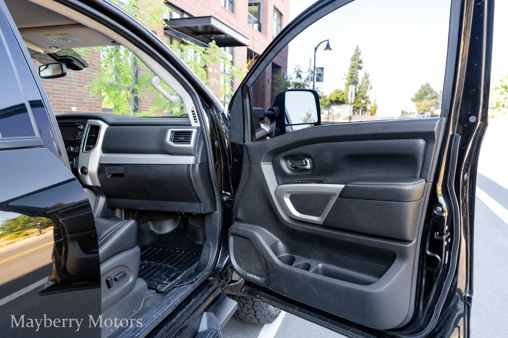 2017 Nissan Titan Image 22