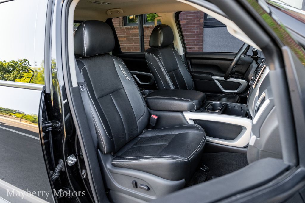 2017 Nissan Titan Image 23